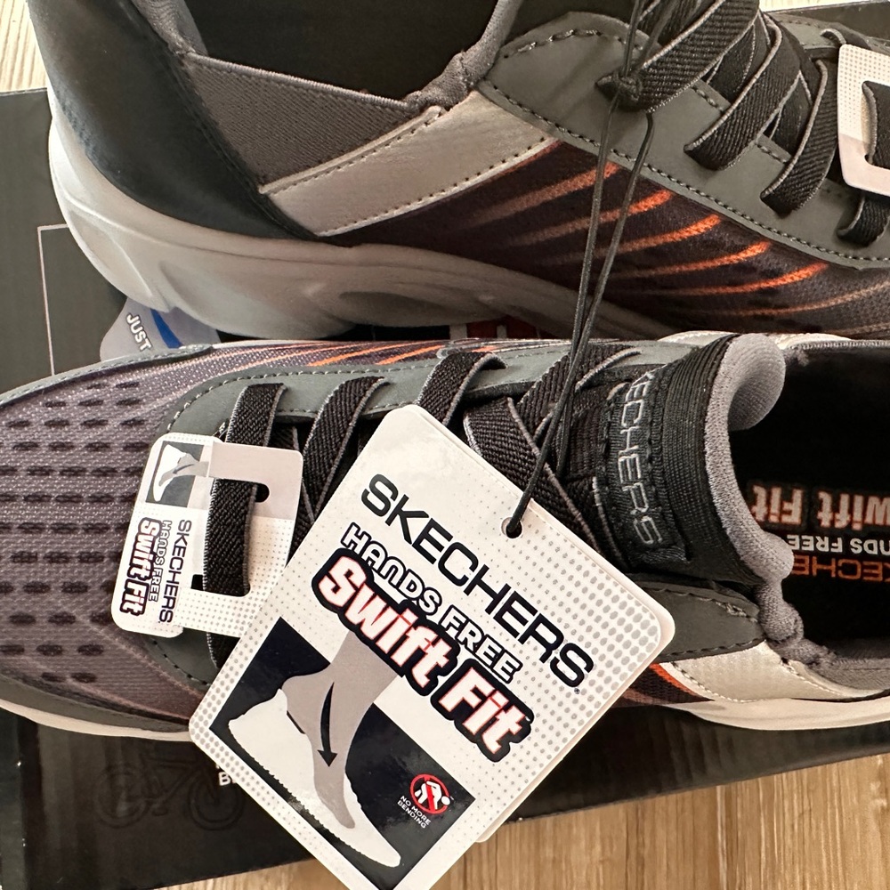 Skechers Swift Fit Sneakers- size 4 kids